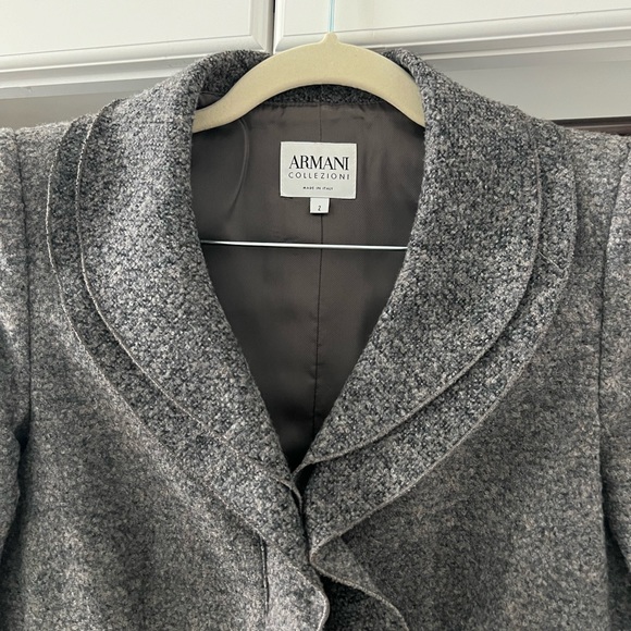 Armani Collezioni Cashmere Ruffle Blazer Jacket, Size 2 - Picture 4 of 10